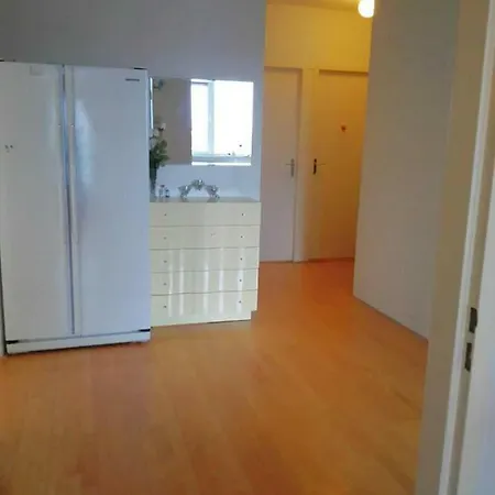一个安全的社区，荷兰富人区，靠近机场/阿姆斯特丹。 Homestay szállás Amstelveen